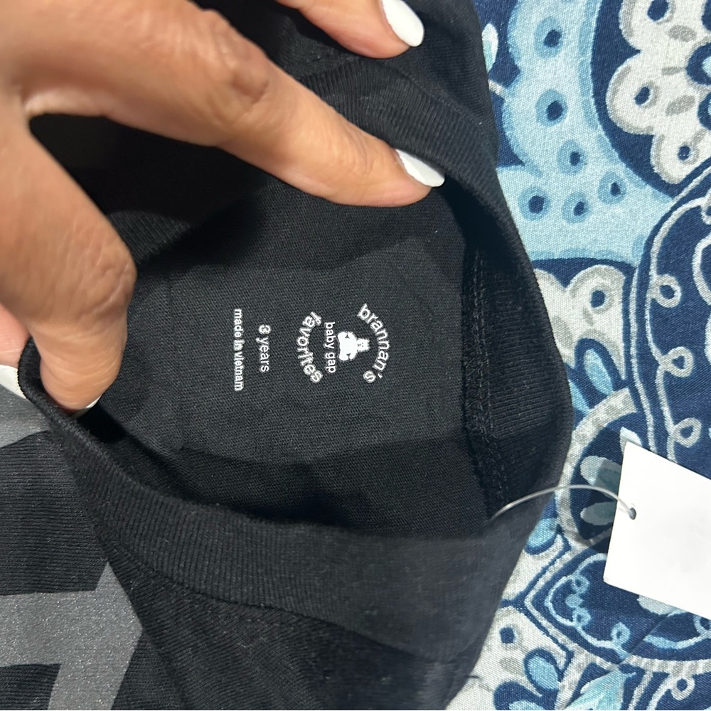 GAP Kids black Tee - Picture 4 of 5